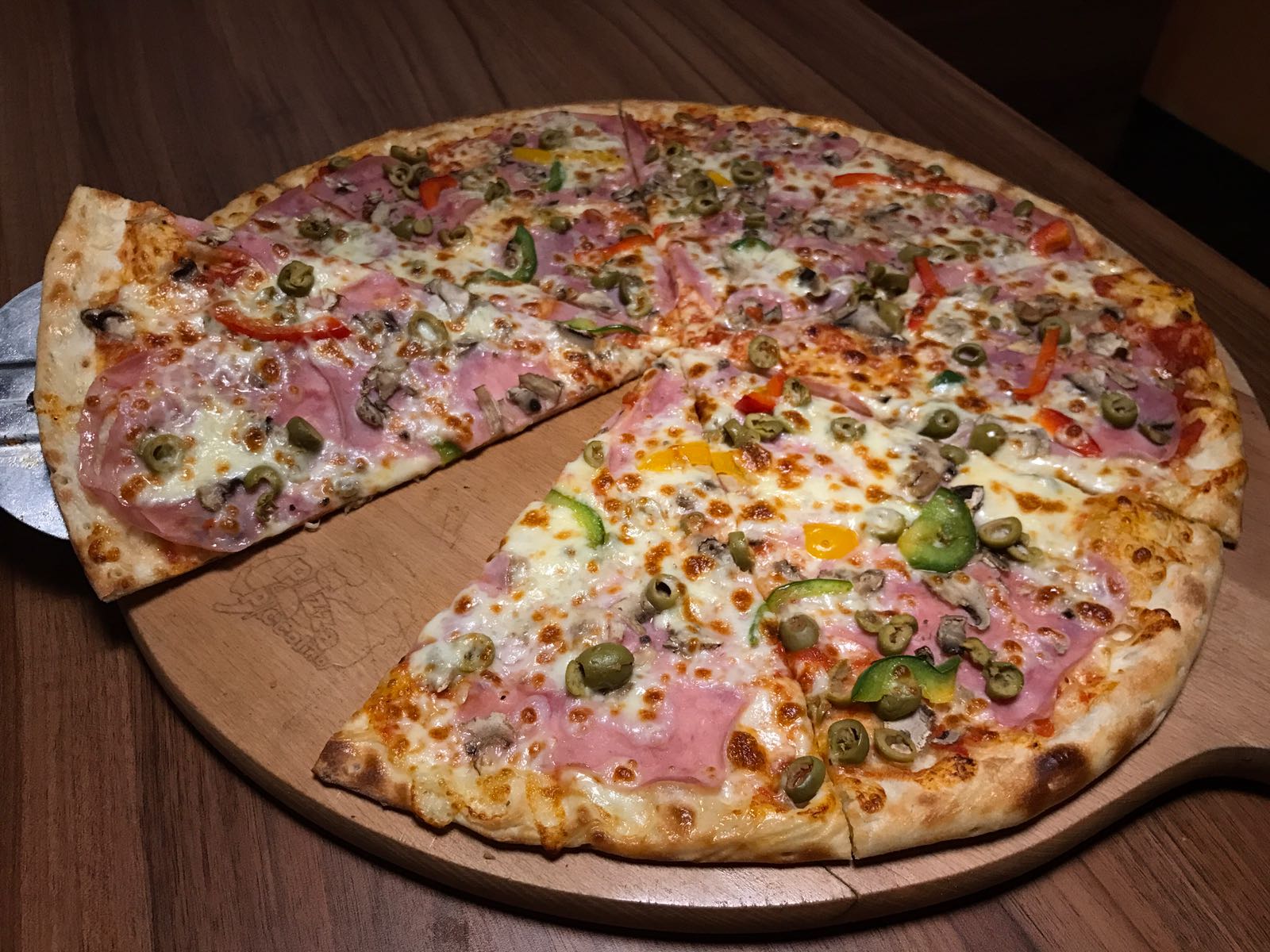 15. Pizza Cardinal 33cm
