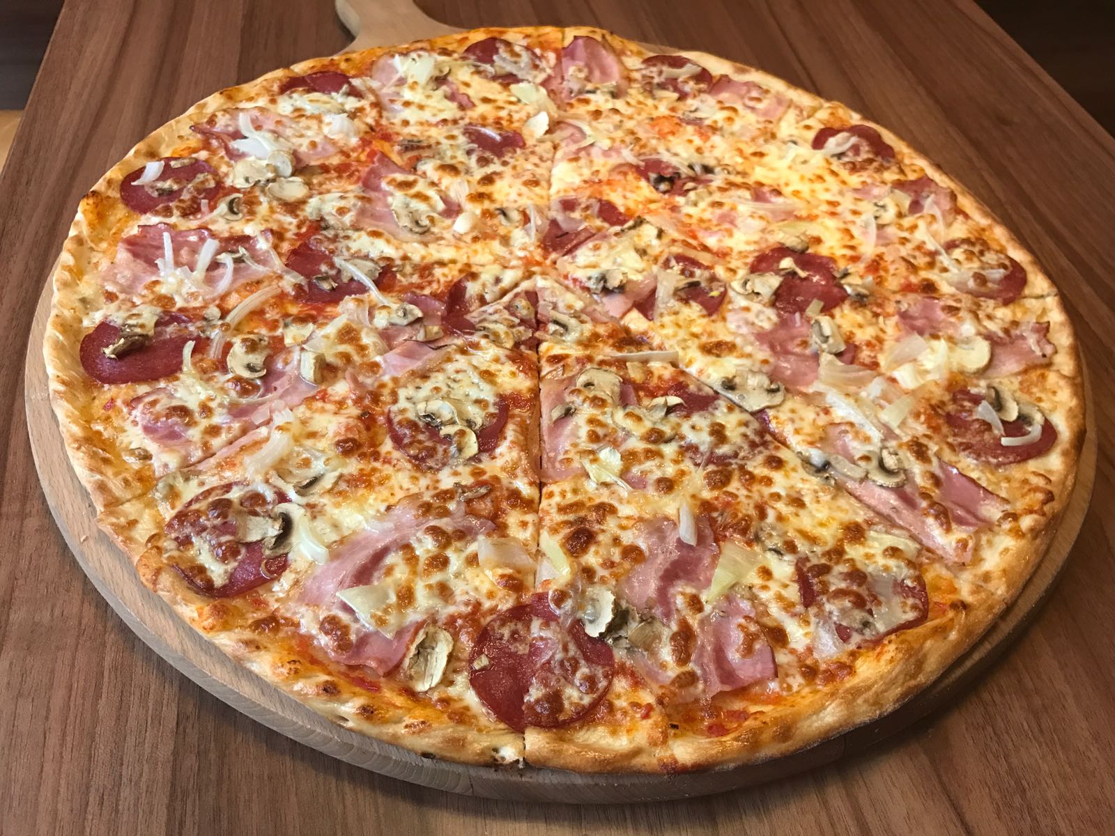 19. Pizza Gazdovská 50cm