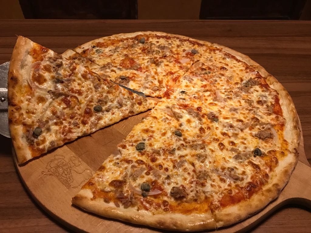 8. Pizza Tuniaková 33cm